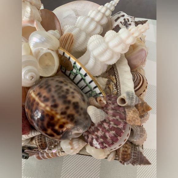 Seashell wooden box with shells and china encrusted on wooden decorative… - Picture 6 of 16